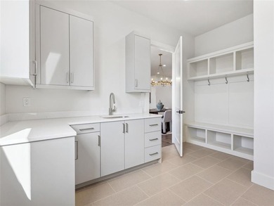 Discover the epitome of refined living at Wilshire Point, a - photo 31