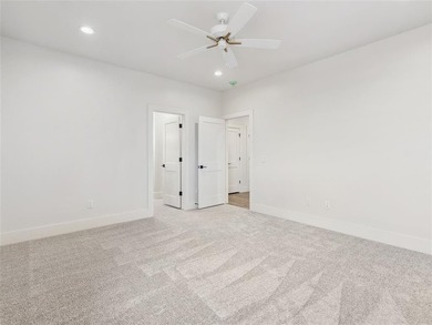 Discover the epitome of refined living at Wilshire Point, a - photo 38