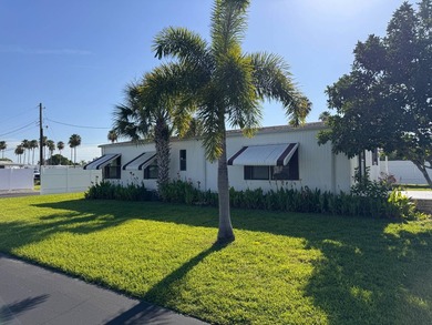Charming two bed/two bath manufactured home located in the - photo 3