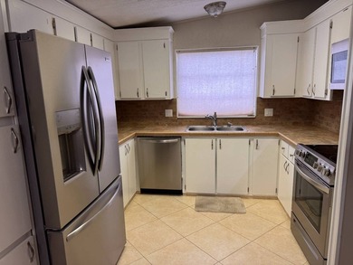 Charming two bed/two bath manufactured home located in the - photo 4