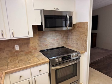 Charming two bed/two bath manufactured home located in the - photo 5