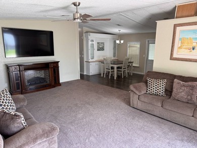 Charming two bed/two bath manufactured home located in the - photo 6