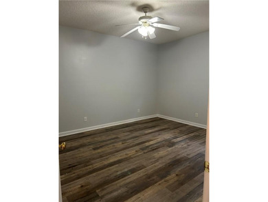 Charming 2 bedroom, 2 bath condo with privacy. No one on one - photo 15