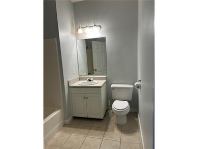 Charming 2 bedroom, 2 bath condo with privacy. No one on one - photo 20