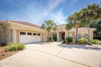 Luxury, Privacy, and Exceptional Outdoor Living Await Step into - photo 2