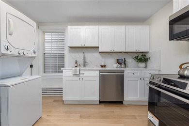 Experience the quintessential Newport lifestyle in this charming - photo 12