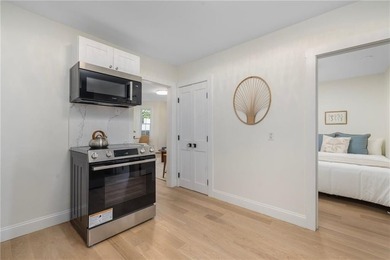 Experience the quintessential Newport lifestyle in this charming - photo 14