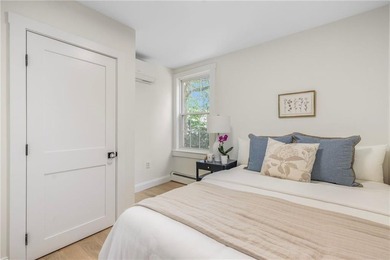 Experience the quintessential Newport lifestyle in this charming - photo 15