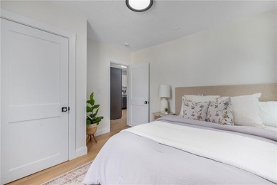 Experience the quintessential Newport lifestyle in this charming - photo 19