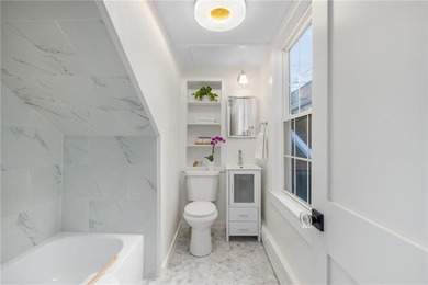 Experience the quintessential Newport lifestyle in this charming - photo 20