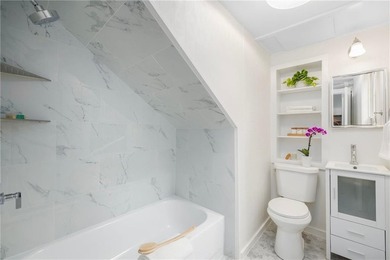 Experience the quintessential Newport lifestyle in this charming - photo 21