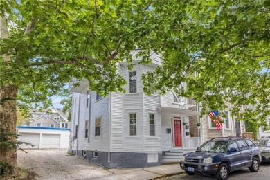 Experience the quintessential Newport lifestyle in this charming - photo 22