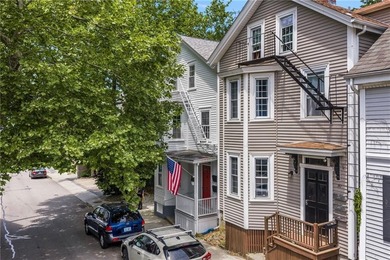 Experience the quintessential Newport lifestyle in this charming - photo 25