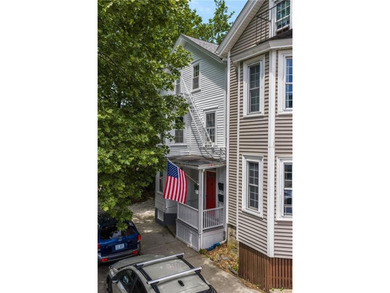 Experience the quintessential Newport lifestyle in this charming - photo 26