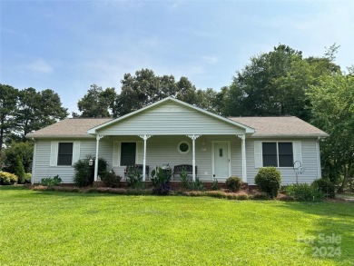 Welcome to lakefront living! This charming 3 bedroom, 2 bathroom - Lake Home For Sale in Norwood, North Carolina
