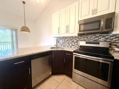 Move right into this beautifully updated 2-bedroom, 2-bathroom - photo 8