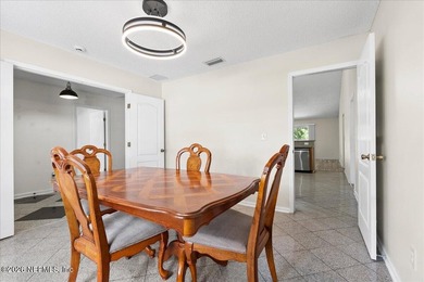 Welcome to this beautifully maintained 4-bedroom, 2-bath - photo 7