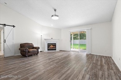 Welcome to this beautifully maintained 4-bedroom, 2-bath - photo 10