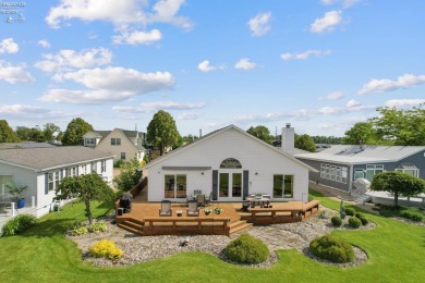 (private lake, pond, creek) Home For Sale in Marblehead Ohio