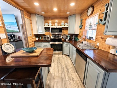 This well-cared-for home in a quiet neighborhood in Arlington - photo 4
