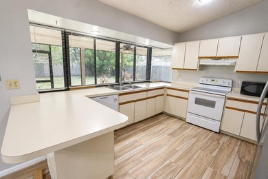 Beautifully Updated 3 Bedroom, 2 Bath home Located in the heart - photo 9