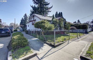 Corner lot home in the heart of downtown Vancouver. Updated - photo 2
