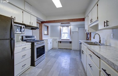 Corner lot home in the heart of downtown Vancouver. Updated - photo 9