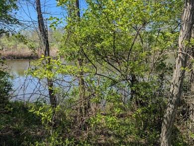 Lakefront 1.92 acres in the Lakewood Estates subdivision on - photo 3