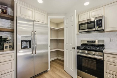 Welcome to this beautifully maintained 2-bedroom condo located - photo 7