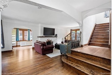 Welcome home to this timeless brick Tudor in the heart of Grosse - photo 7