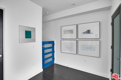 Move-in ready and fully-furnished townhome is well maintained - photo 4