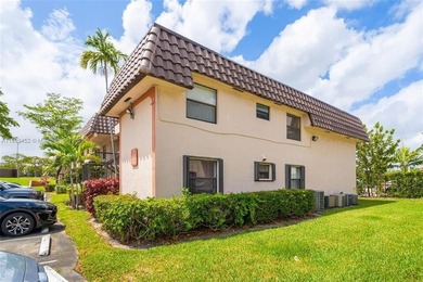 Discover the potential of this second-floor 2-bedroom - photo 4