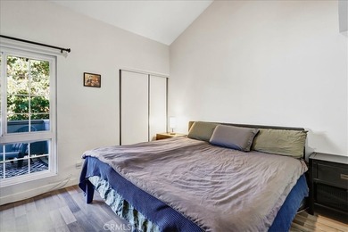Move-in ready second-floor condo in the desirable Wrigley area - photo 16