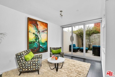 Move-in ready and fully-furnished townhome is well maintained - photo 7
