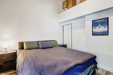 Move-in ready second-floor condo in the desirable Wrigley area - photo 17