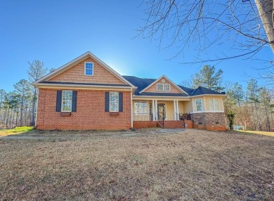 Wonderful brick home in Island Point Estates. This 3 bedroom 2.5 - Lake Home For Sale in Milledgeville, Georgia