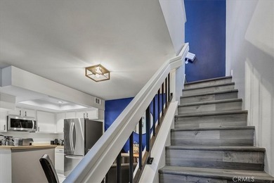 Move-in ready second-floor condo in the desirable Wrigley area - photo 23