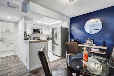 Move-in ready second-floor condo in the desirable Wrigley area - photo 27