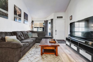 Move-in ready second-floor condo in the desirable Wrigley area - photo 29