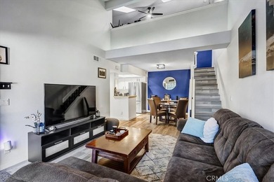 Move-in ready second-floor condo in the desirable Wrigley area - photo 31