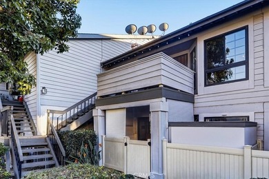 Move-in ready second-floor condo in the desirable Wrigley area - photo 34
