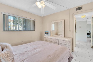 Enjoy life in this well-maintained 55+ community of Royal Park - photo 34