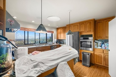 An exclusive hilltop retreat on a private gated driveway street - photo 9