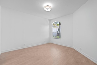 Rarely available first-floor villa in the highly sought-after - photo 5