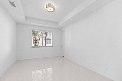 Rarely available first-floor villa in the highly sought-after - photo 8