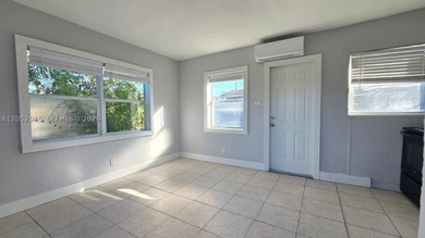 Charming 2-bedroom, 1-bath single-family home in Ft Lauderdale - photo 3