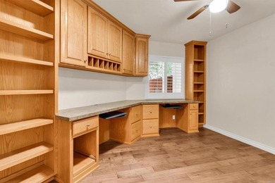 Beautiful single-story home located in *The Cottages*, one of - photo 12