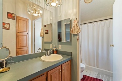 Well-maintained 3-bedroom, 2-bath manufactured home offering 1 - photo 15
