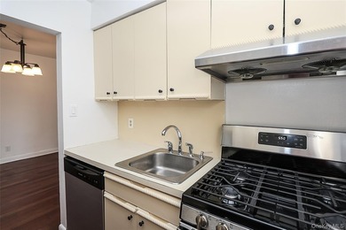 Enjoy comfortable living in this recently renovated one bedroom - photo 19