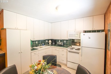 Meticulously maintained and showcasing exceptional quality - photo 7